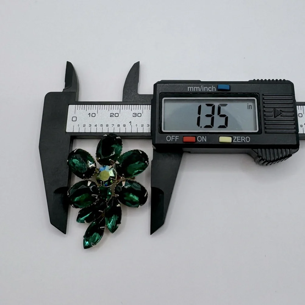 VINTAGE Green Crystal Floral Brooch